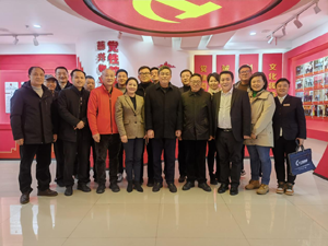 中國商業聯合會黨委常委 副會長傅龍成一行蒞臨 燕興物業參觀指導